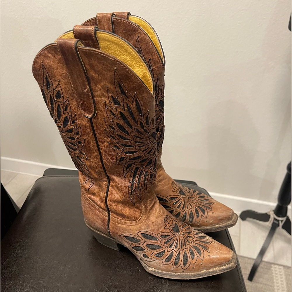 Cavender’s women western brass leather with crystal inlay Cowboy Boots Sz 7 B